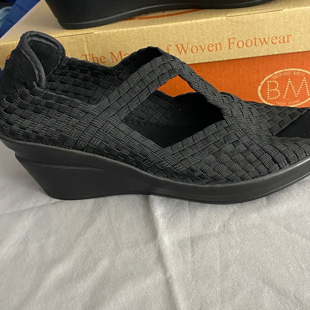 NEW IN BOX Bernie Mev Yvonne Black Woven Peep-Toe Wedge ShoesWo size 10(EU41) - Picture 9 of 10